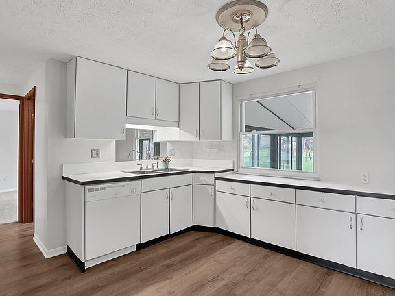 5th image of 2141 Keller Pl W