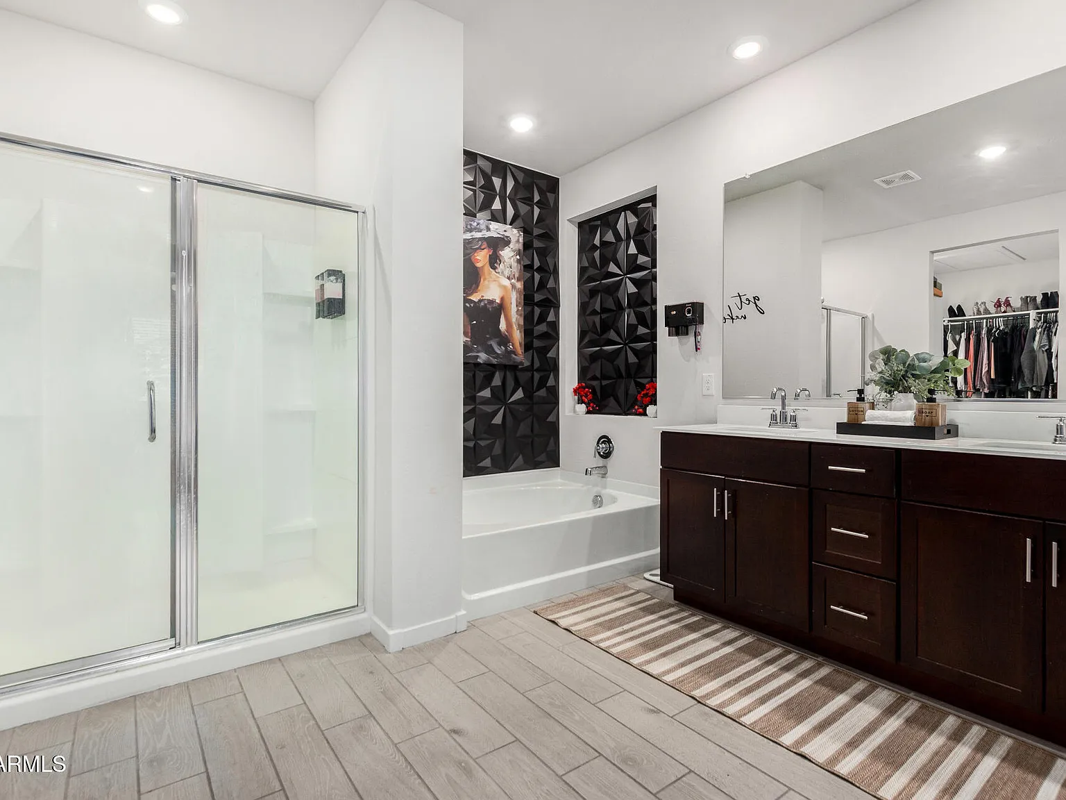 4 bed, 3.0 bath, 2343 sqft, $2,895 — Photo 4