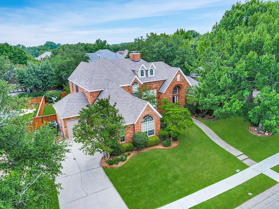 1st image of 829 Parkwood Ct