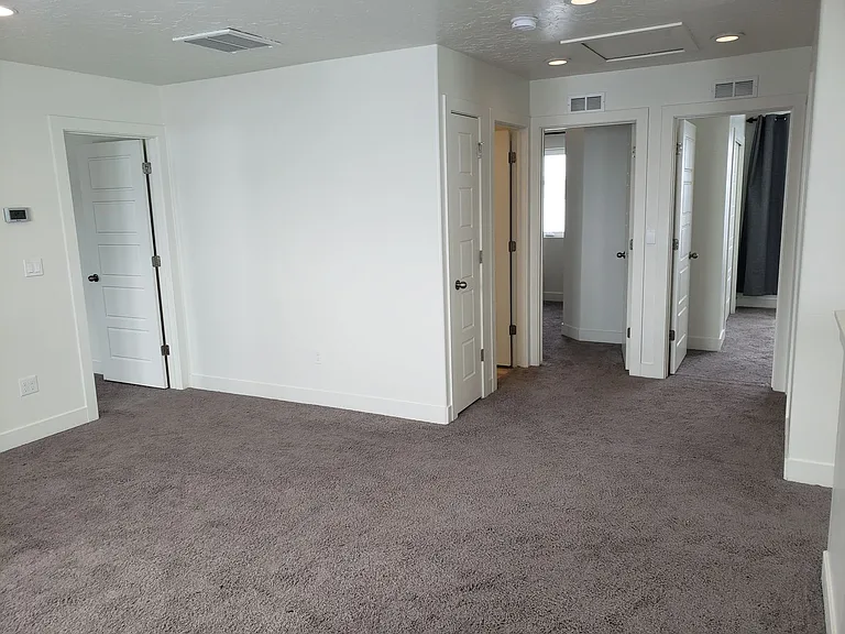 1033 S Vine St — Photo 42