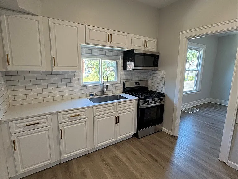 155 Lafayette Ave — Photo 16