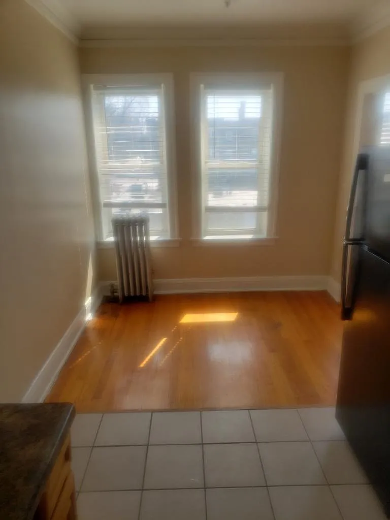 7852 S Eberhart Ave — Photo 2