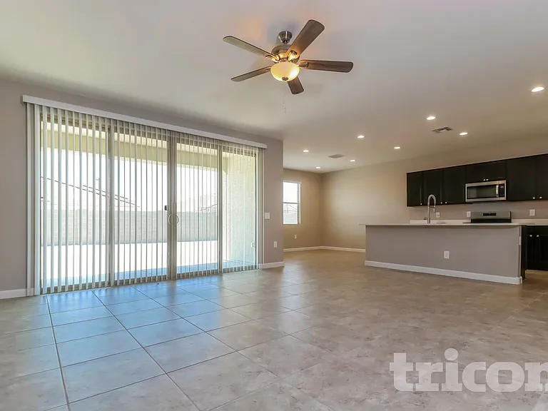 30361 W Crittenden Ln — Photo 2