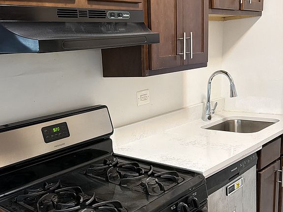 4th image of 5964 N Paulina St #1