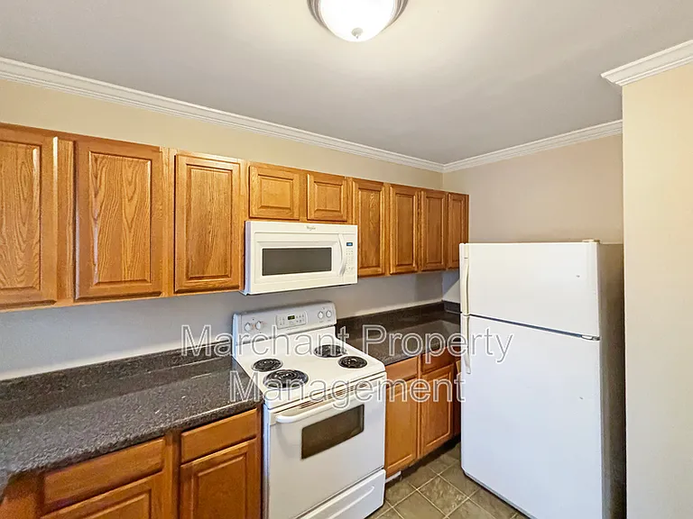665 Ravenel St — Photo 8
