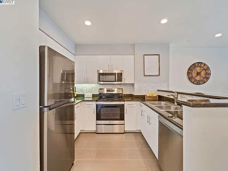 8200 Oceanview Ter #104 — Photo 11