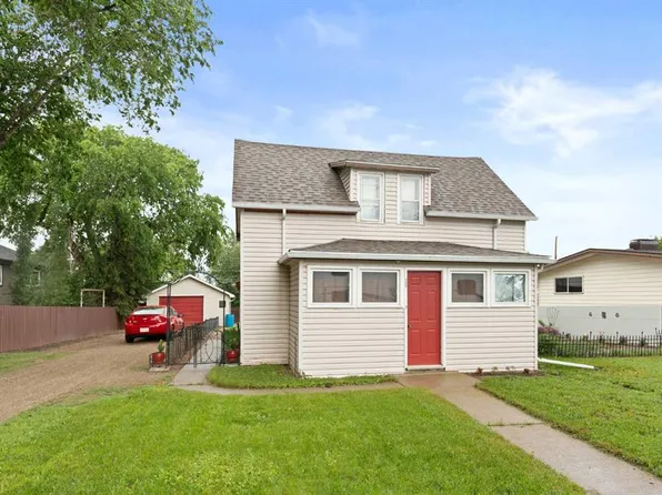 317 E 3rd St W, Bow Island, AB T0K 0G0