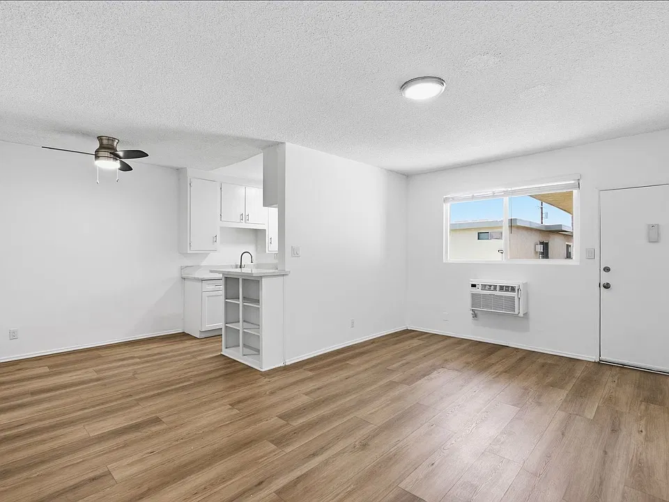 6632 Darby Ave