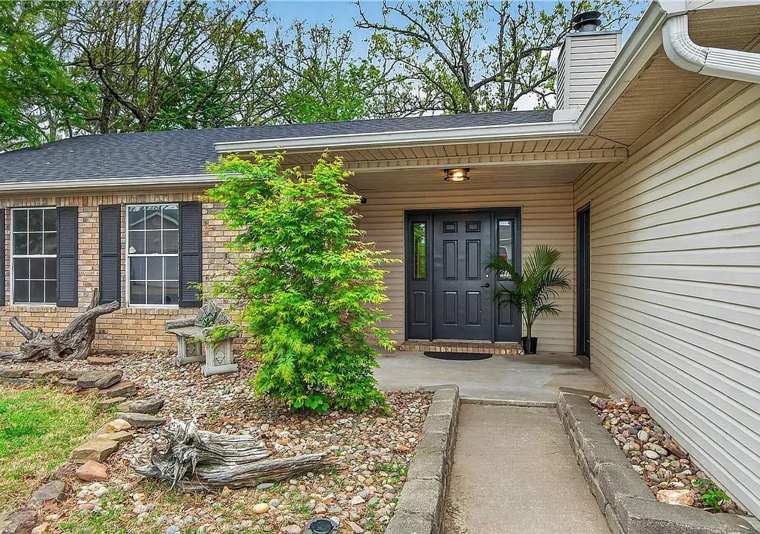 Recently Remodeled Three Bedroom, Two Full Bathroom Home in Beaver Shores! — Photo 2