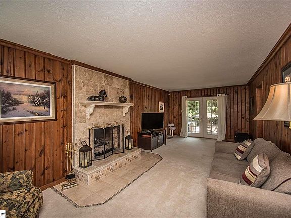 4th image of 112 Redwood Cir