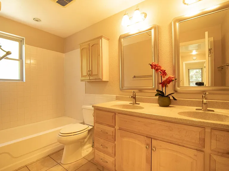 4220 Greenbriar Blvd — Photo 22