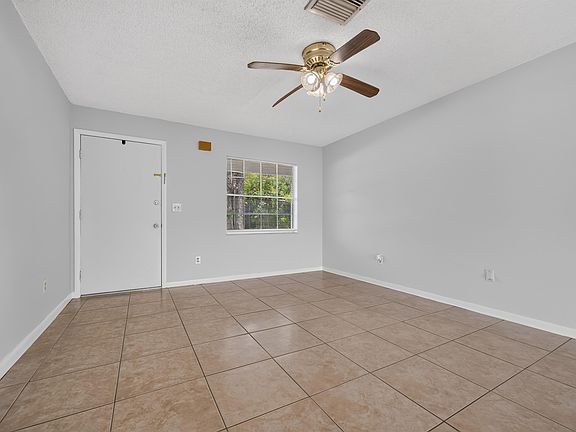 4th image of 217 Cotorro Ln
