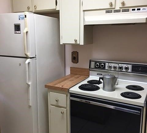 9995 Three Kitchenjpg