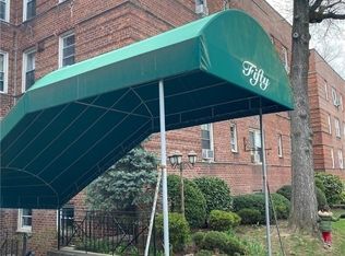 50 S Middle Neck Rd APT 2E, Great Neck, NY 11021