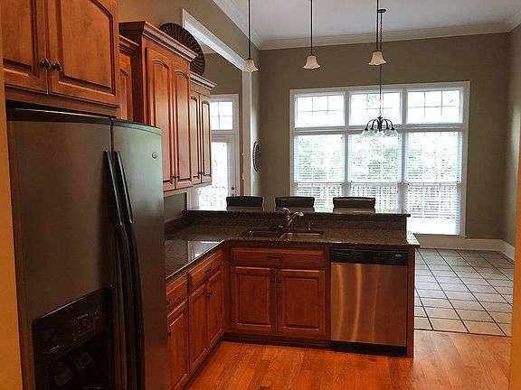 5th image of 120 Loudwater Dr