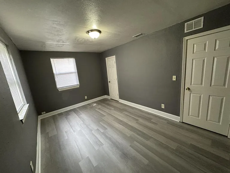 4114 Moncrief Rd — Photo 13