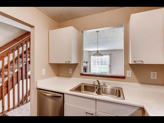 4th image of 228 Macenroe Dr