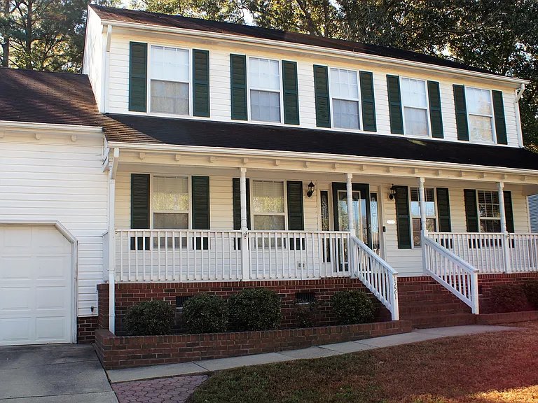 1221 Clearwater Ln — Photo 4
