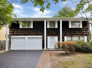 676 Vandam St, Valley Stream, NY 11581