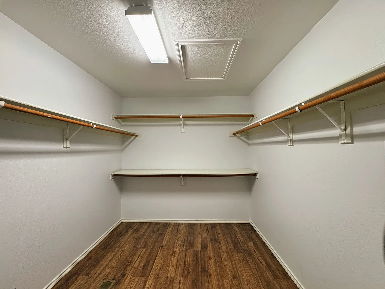 3 bed, 1850 sqft, $2,495 — Photo 2