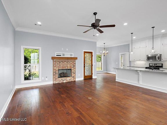 4th image of 1971 Eastridge Cir