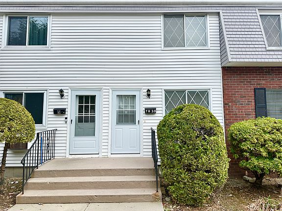 2nd image of 300 Smithfield Rd #Townhouse 10