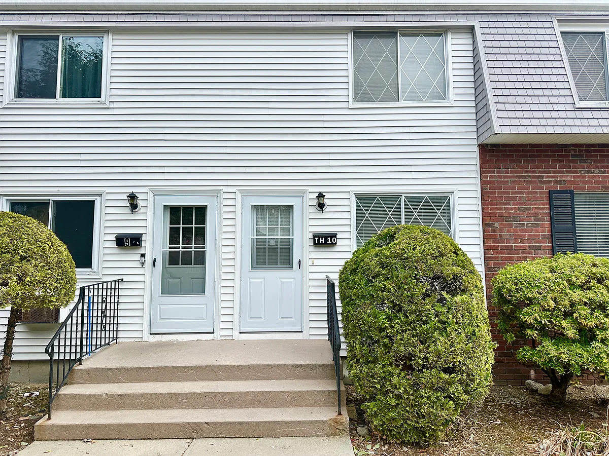 Building Photo - 300 Smithfield Rd #Townhouse 10