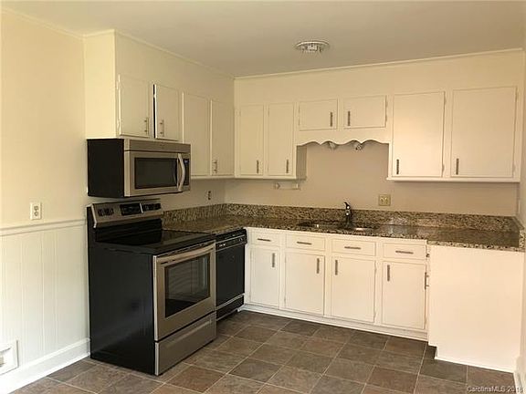 3rd image of 2831 Flintridge Dr