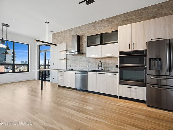 3rd image of 2820 W Lyndale St #Penthouse