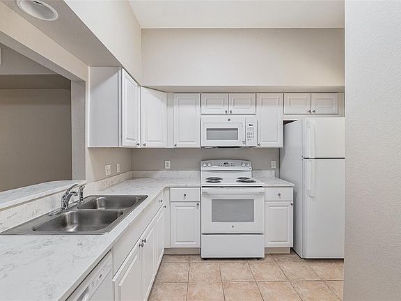 3rd image of 9177 SW 52nd Rd APT 102