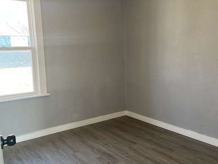 8023 Flora Ave — Photo 6