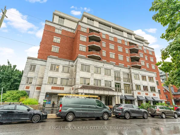 320 McLeod St #102, Ottawa, ON K2P 1A3