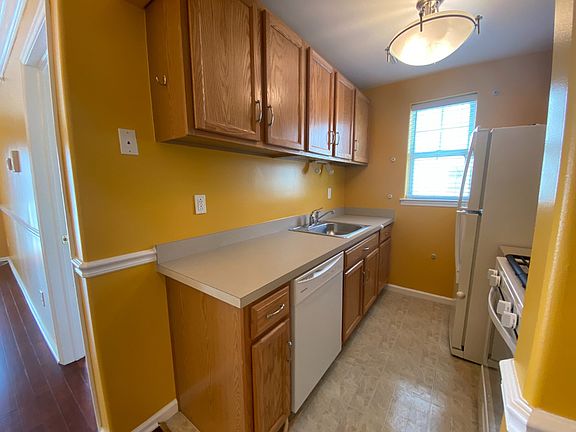 5th image of 66-08 Seaspray Ave Floor B-2
