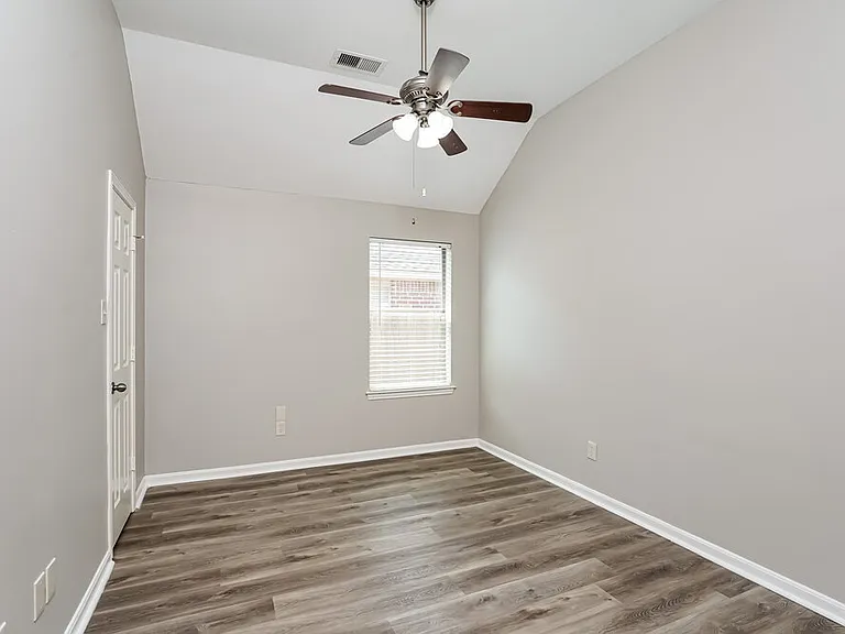 5403 Belvedere Dr — Photo 13