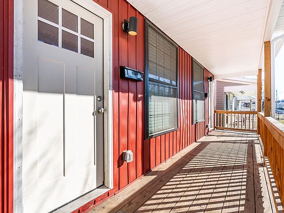 EXTERIOR - FRONT PORCH