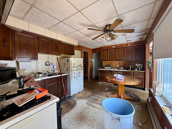 3rd image of 9260 N Elms Rd