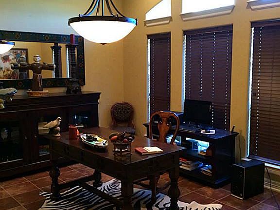 5th image of 209 Sam Houston Dr