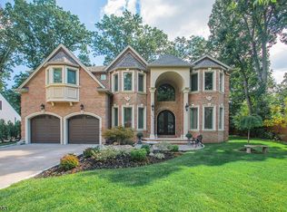 202 Crest Dr, Paramus, NJ 07652