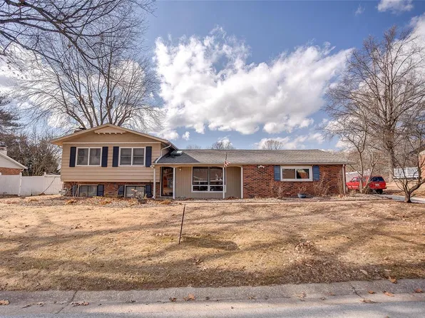 5106 Little Creek Ln, Godfrey, IL 62035