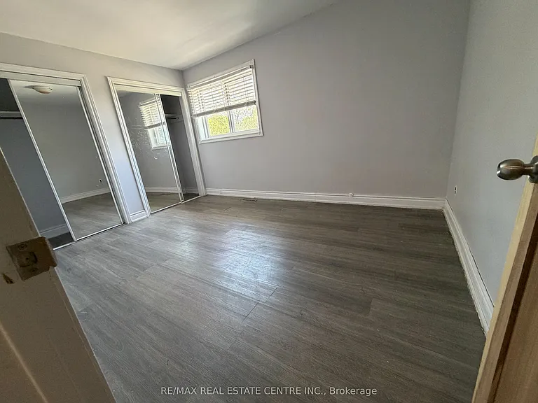 62 Corby Cres — Photo 9