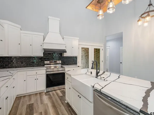 503 Deerpath Holly, Hawkins, TX 75765