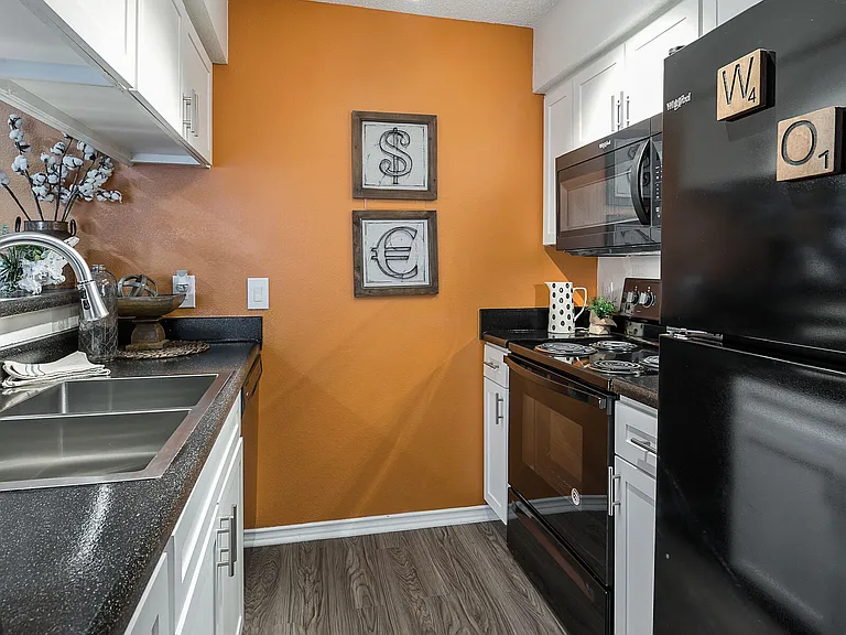 Chesapeake Apartments — Photo 7
