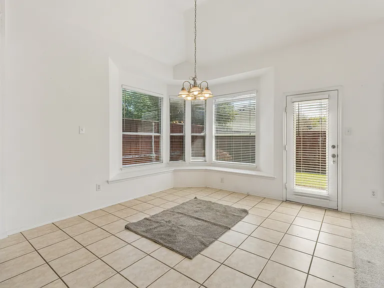 11821 Stephenville Dr — Photo 6