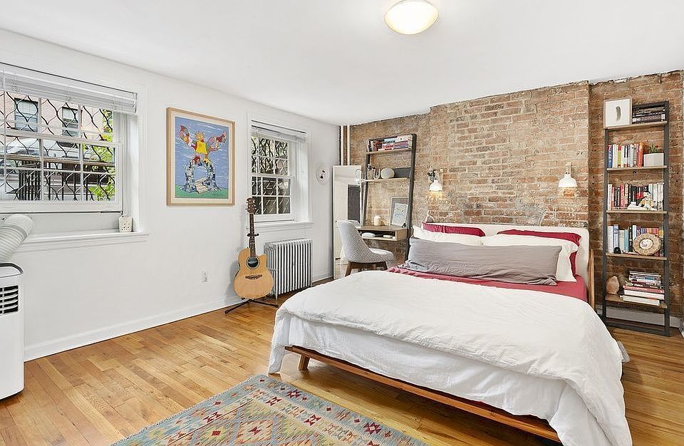 2nd image of 433 State St #1
