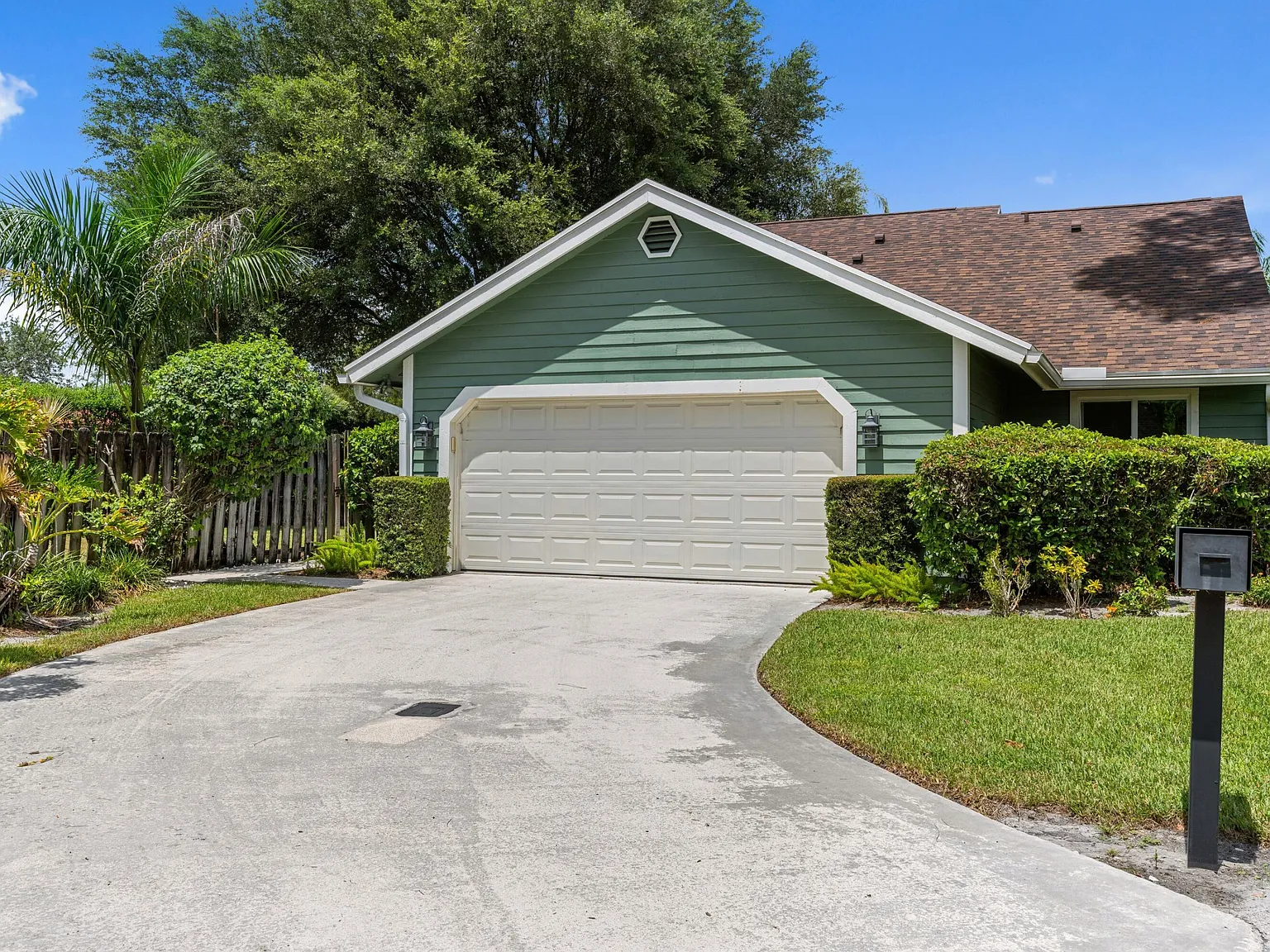 2 bed, 2.0 bath, 1578 sqft, $6,000 — Photo 1
