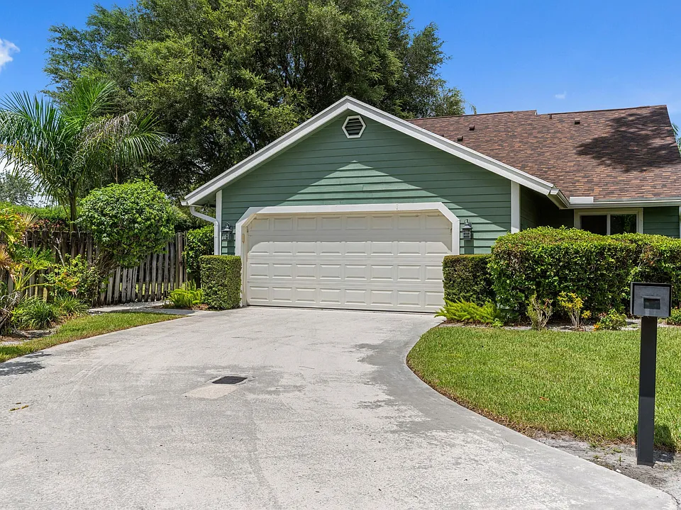 433 Goldenwood Way