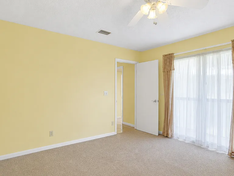2593 S Park Ave — Photo 12