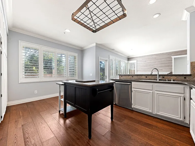 5953 Park Crest Dr — Photo 9