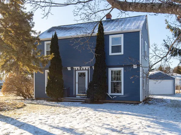 946 Hickory Ln, Neenah, WI 54956