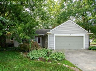 26085 Superior Rd, Taylor, MI 48180